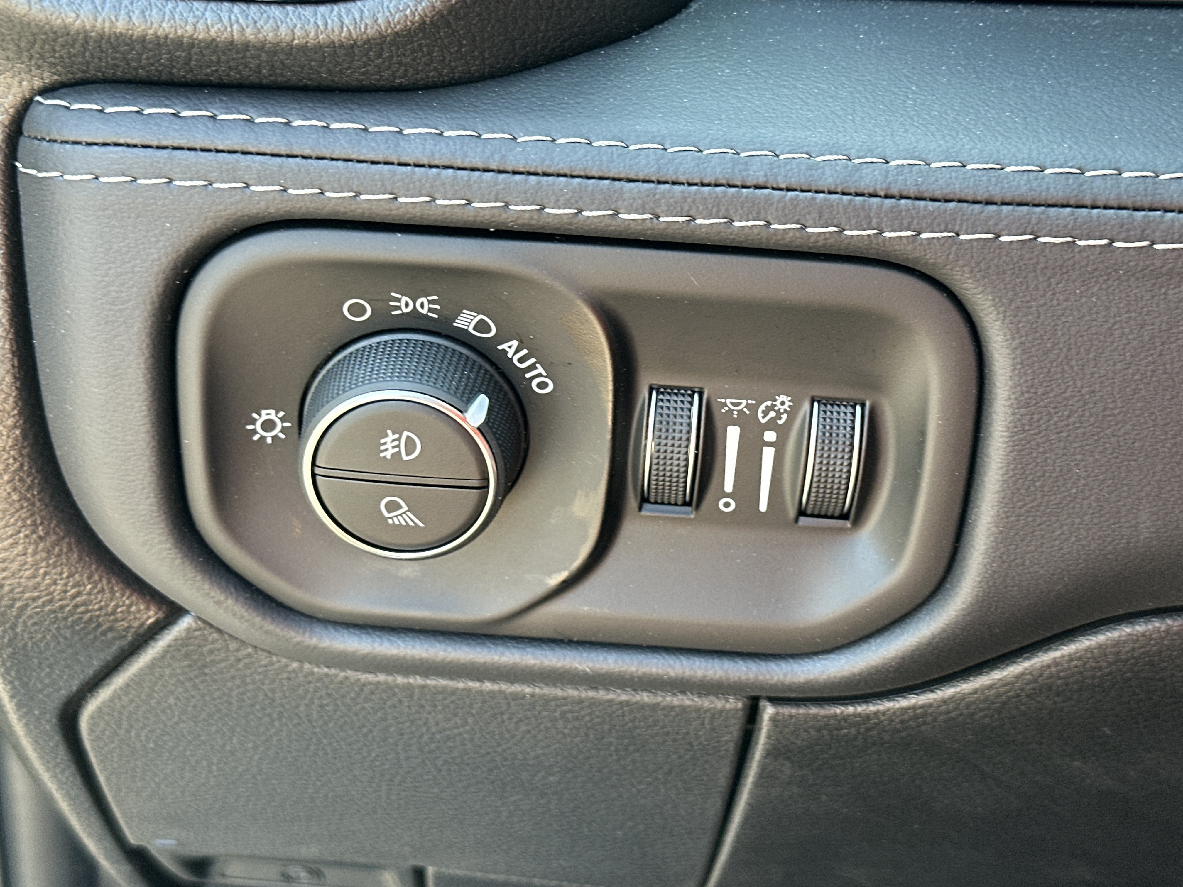 New 2026 RAM 2500 Limited AWD/4WD image 13