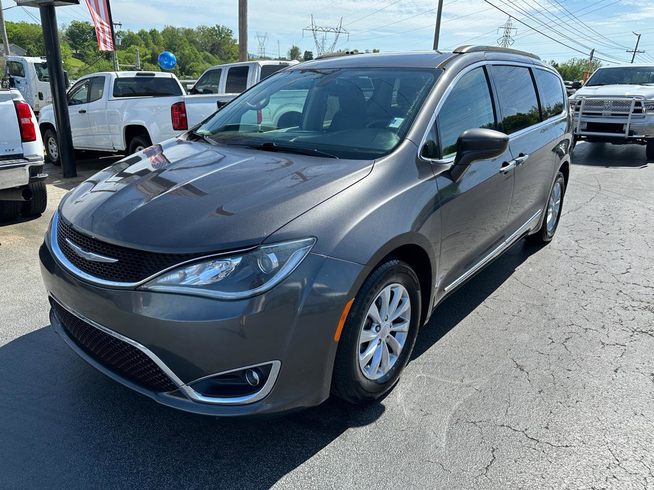 Used 2017 Chrysler Pacifica Touring-L image 8