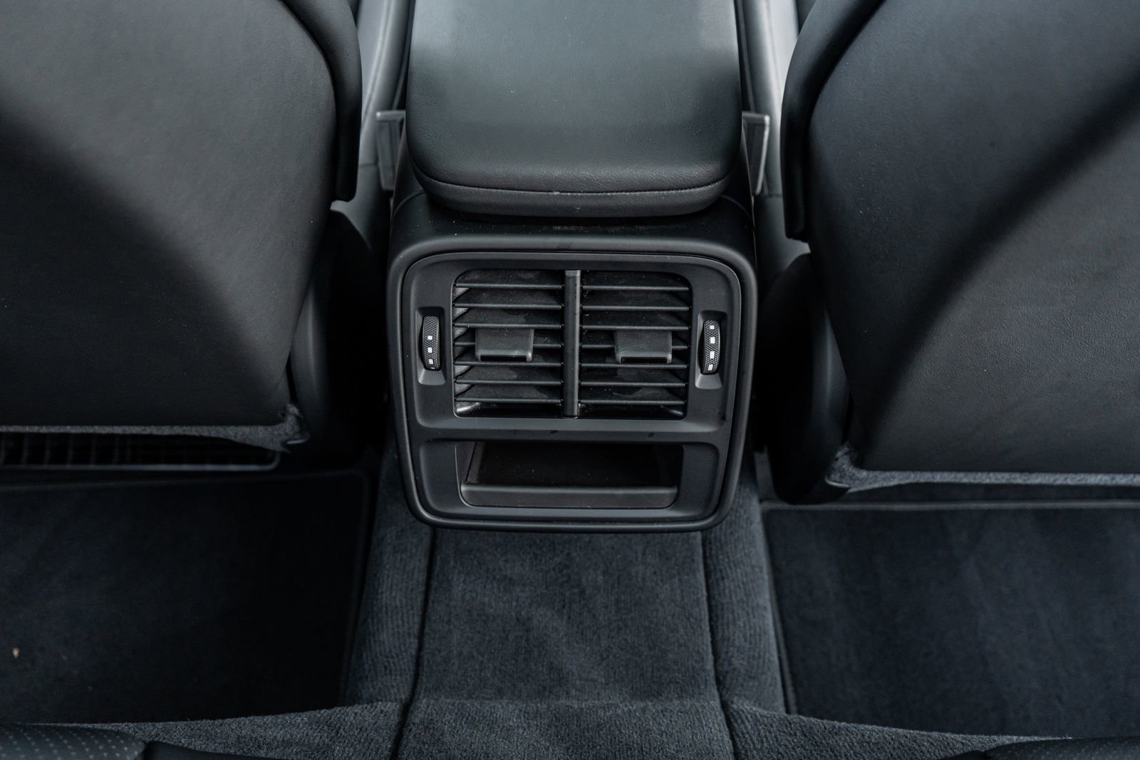 Used 2025 Porsche Taycan image 47