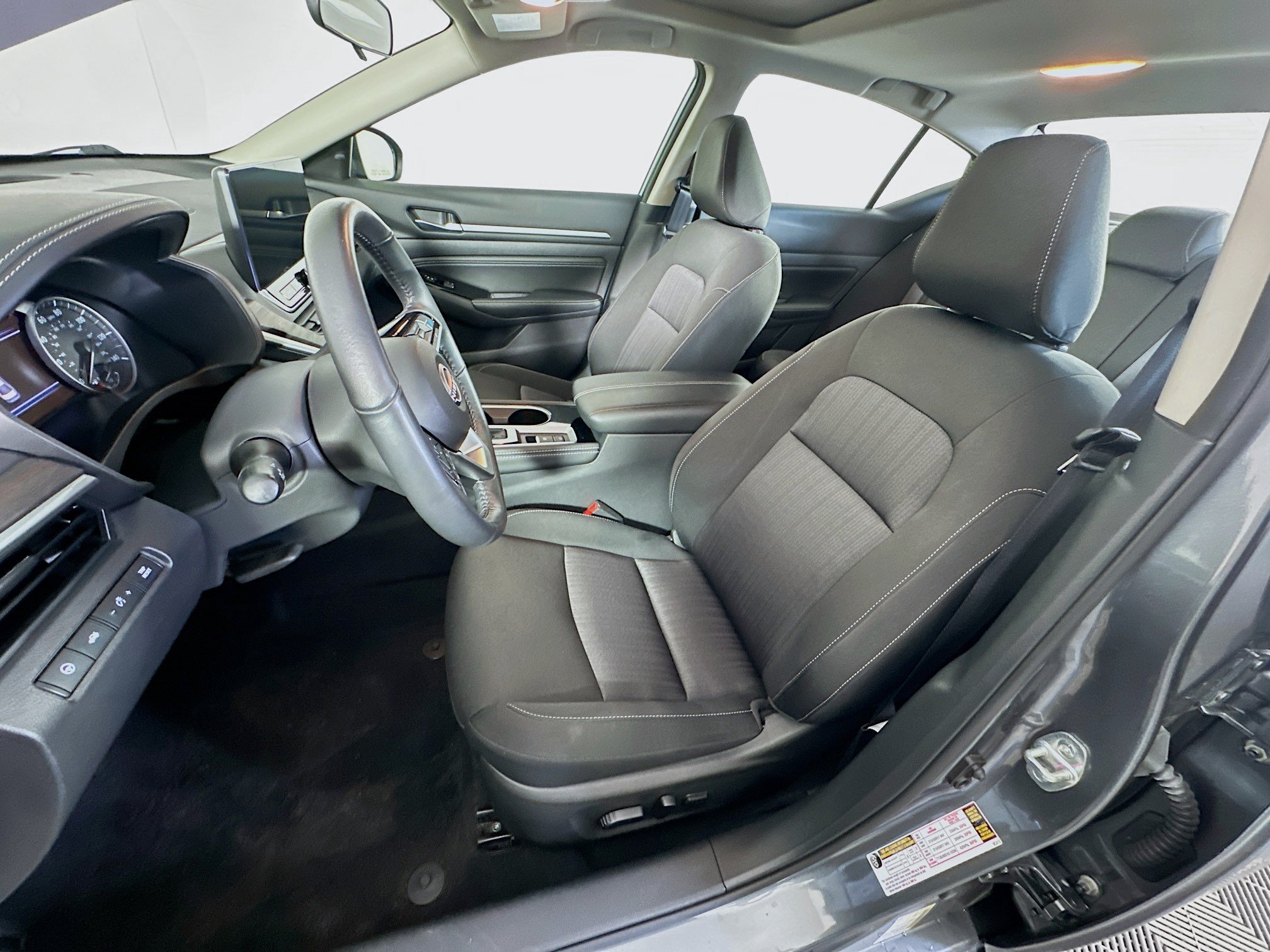 Used 2023 Nissan Altima 2.5 SV w/ SV Premium Package AWD/4WD image 13