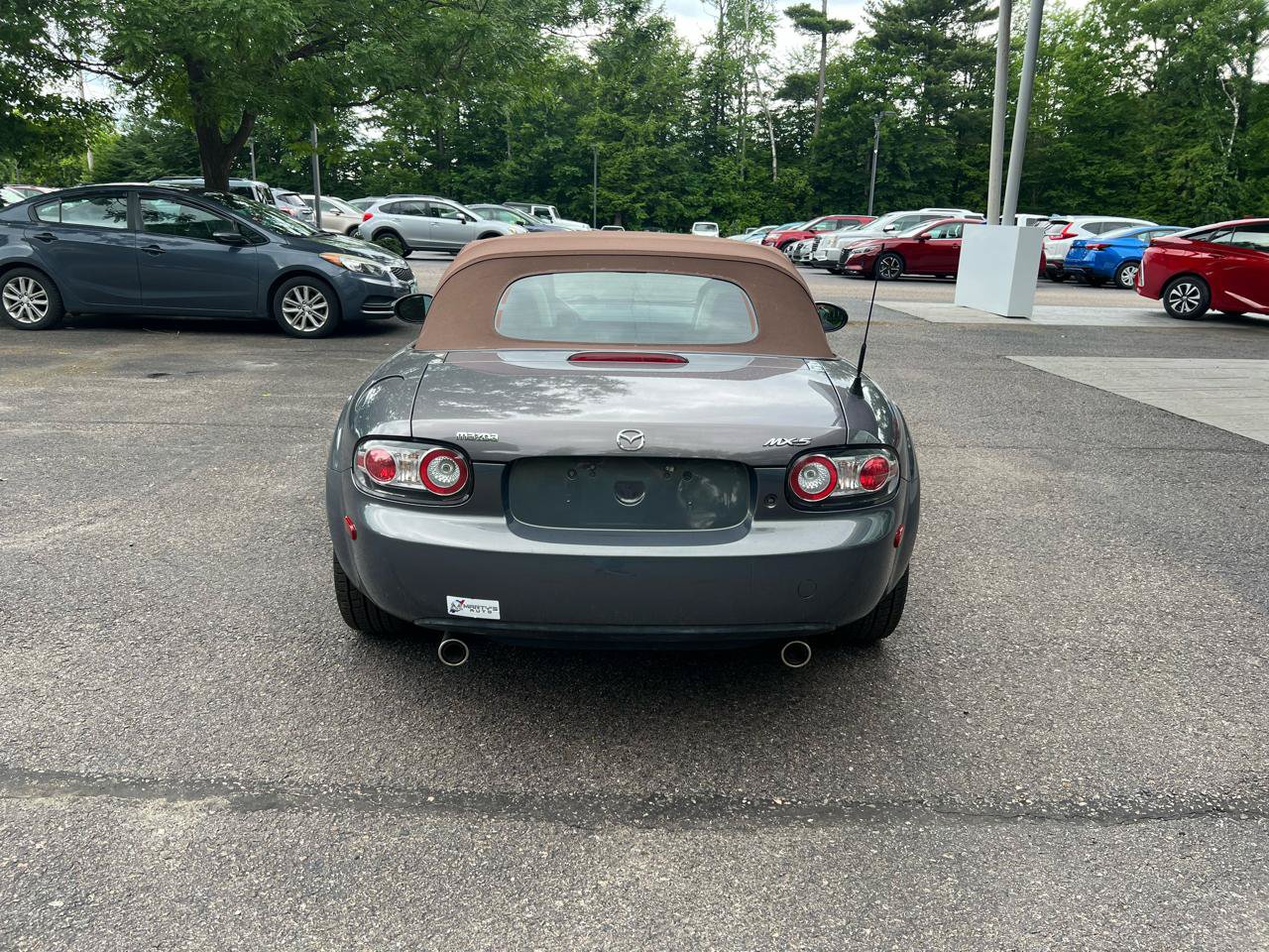 Used 2006 MAZDA MX-5 Miata Grand Touring RWD image 4
