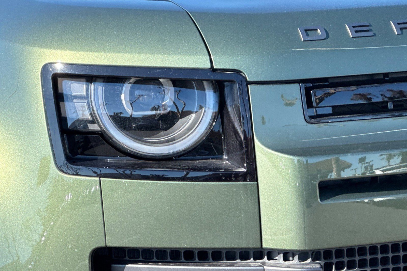 New 2026 Land Rover Defender 130 X-Dynamic SE image 10