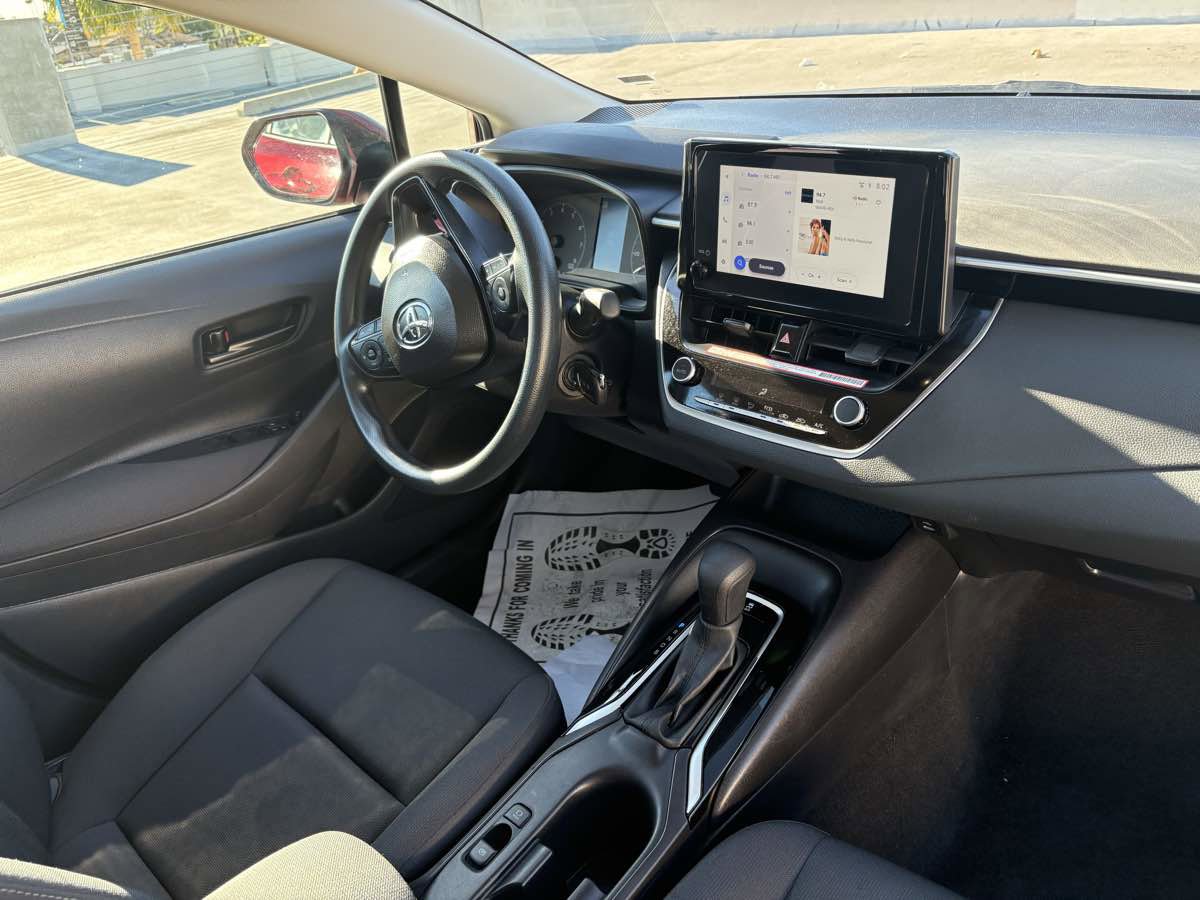 Used 2025 Toyota Corolla LE image 16