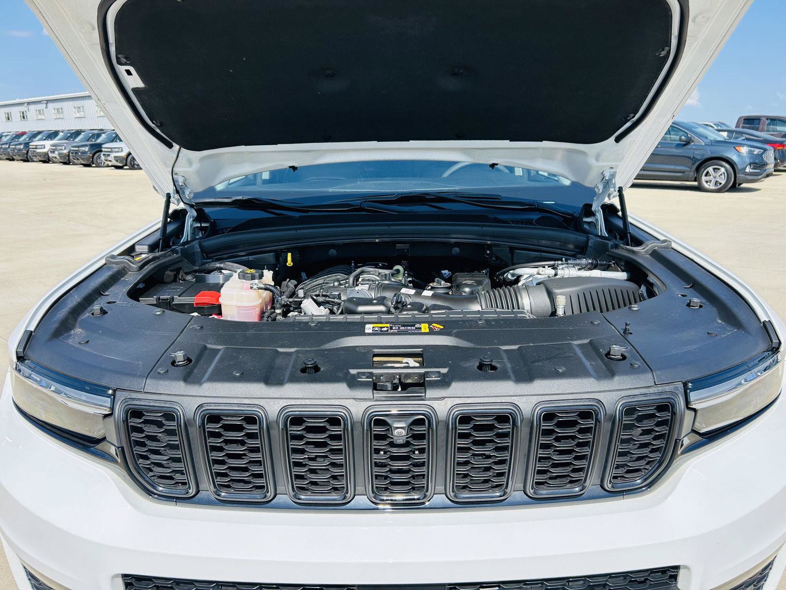 Used 2023 Jeep Grand Cherokee L Limited w/ Luxury Tech Group II AWD/4WD image 49