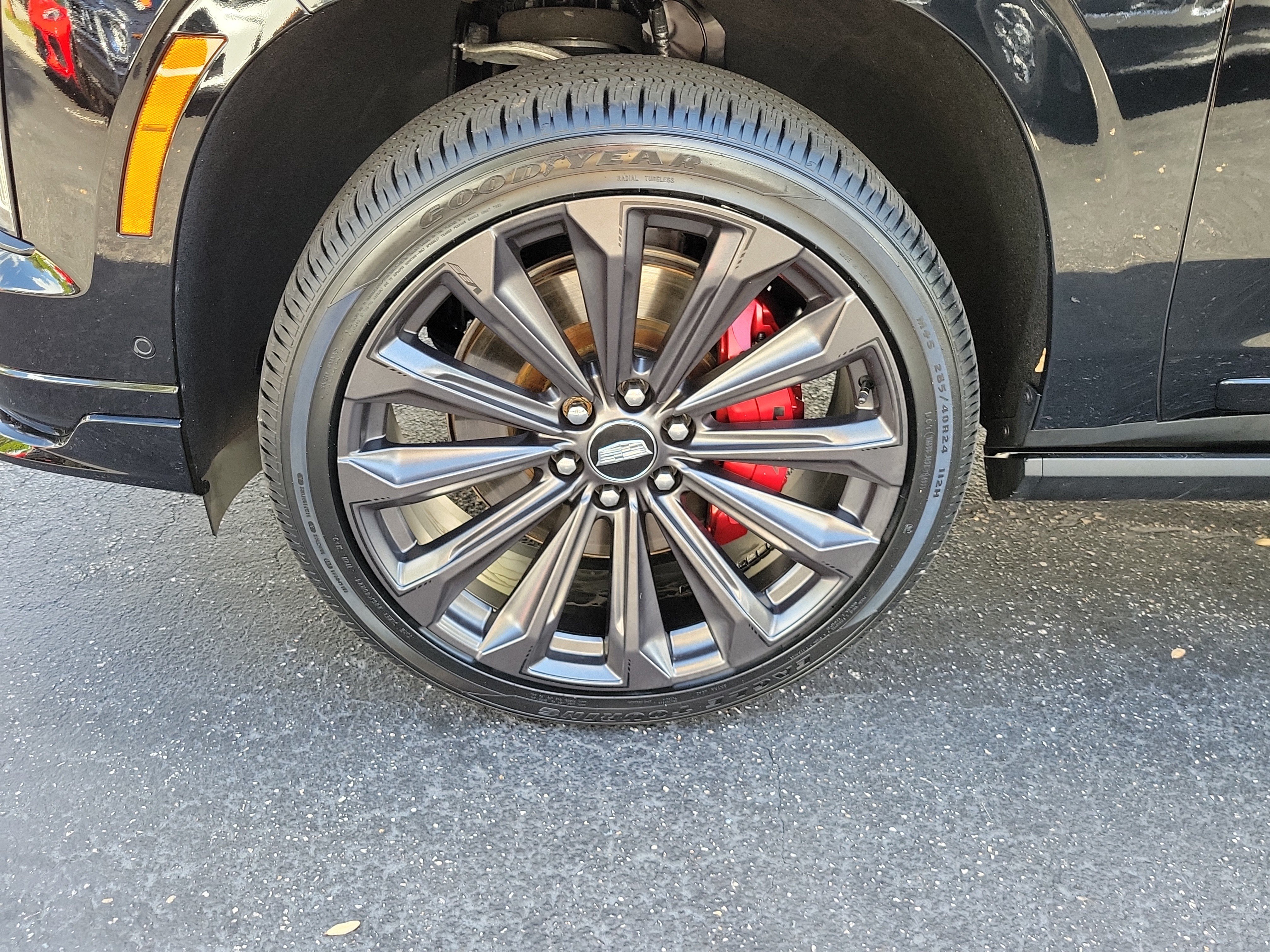 Used 2025 Cadillac Escalade ESV V AWD/4WD image 5
