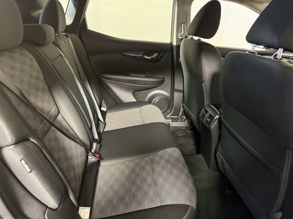 Certified 2022 Nissan Rogue Sport SV image 33