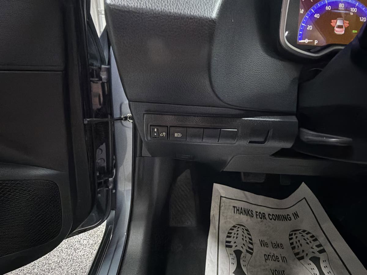 Used 2020 Toyota Corolla XLE w/ Carpet Mat Package (TMS) FWD image 15