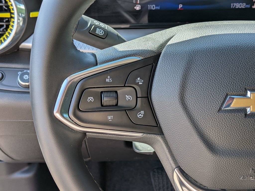 Used 2025 Chevrolet Trax LT w/ Driver Confidence Package FWD image 17
