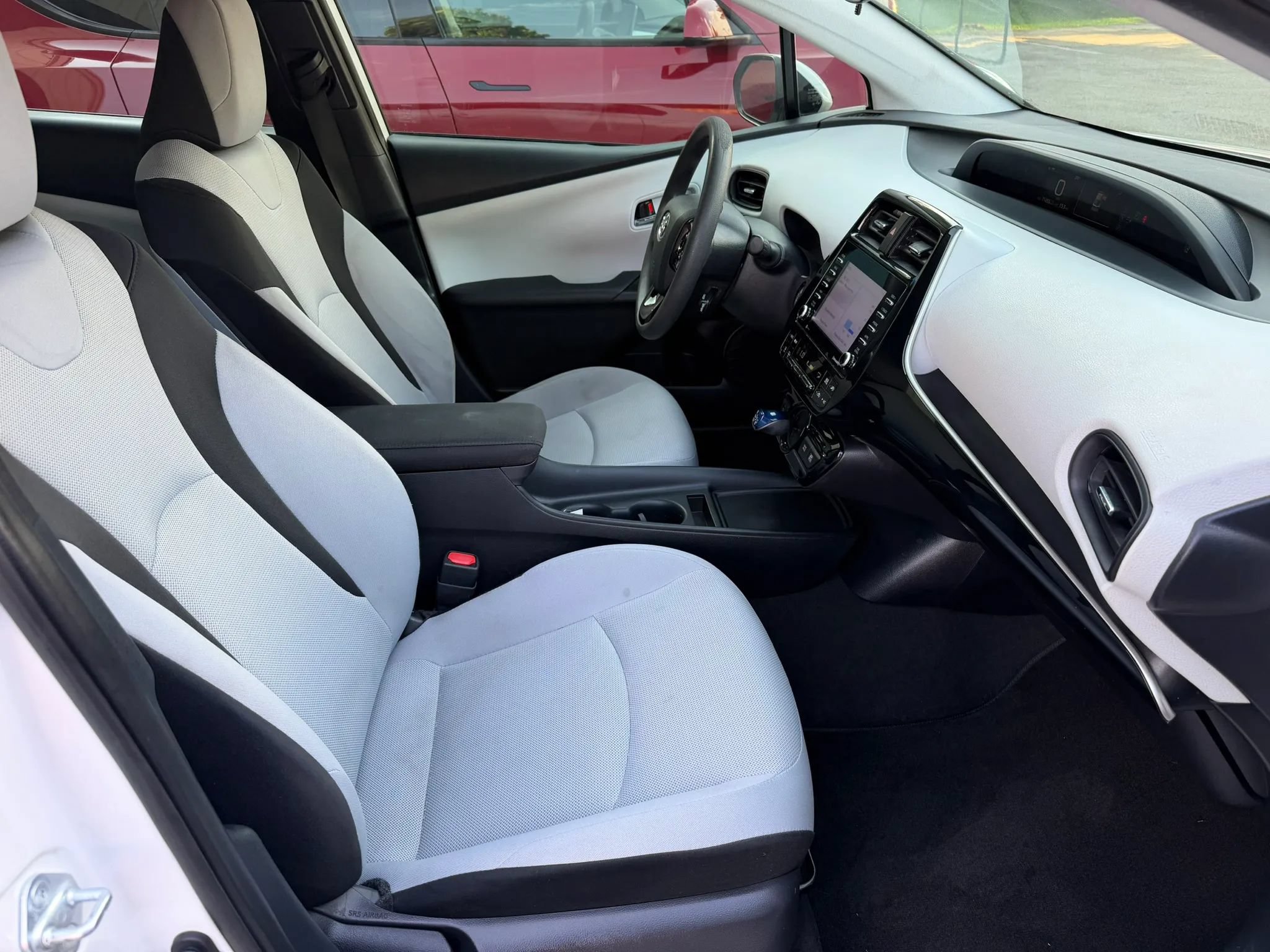 Used 2021 Toyota Prius L Eco FWD image 22