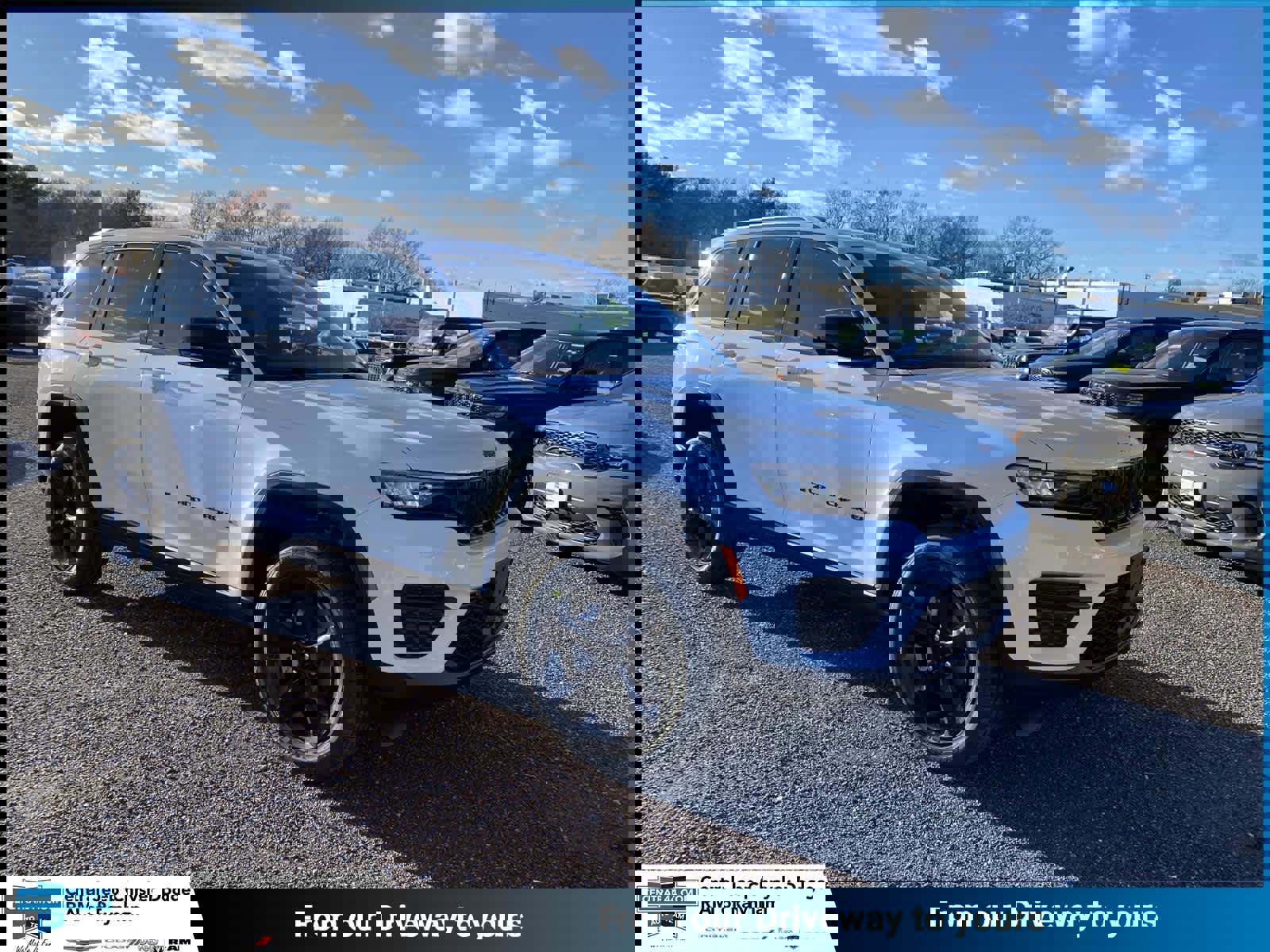 New 2025 Jeep Grand Cherokee Laredo image 1