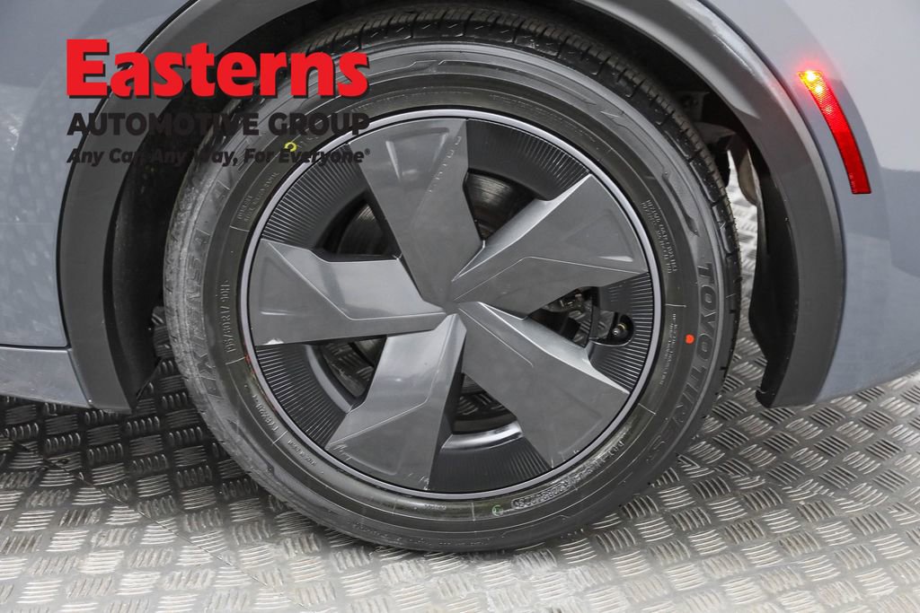 Used 2024 Toyota Prius LE image 32