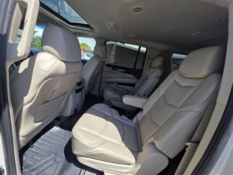 Used 2015 Cadillac Escalade ESV Luxury RWD image 15