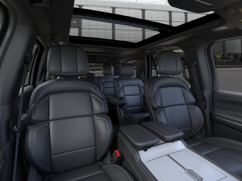 New 2026 Lincoln Navigator Reserve w/ Jet Appearance Package AWD/4WD image 10