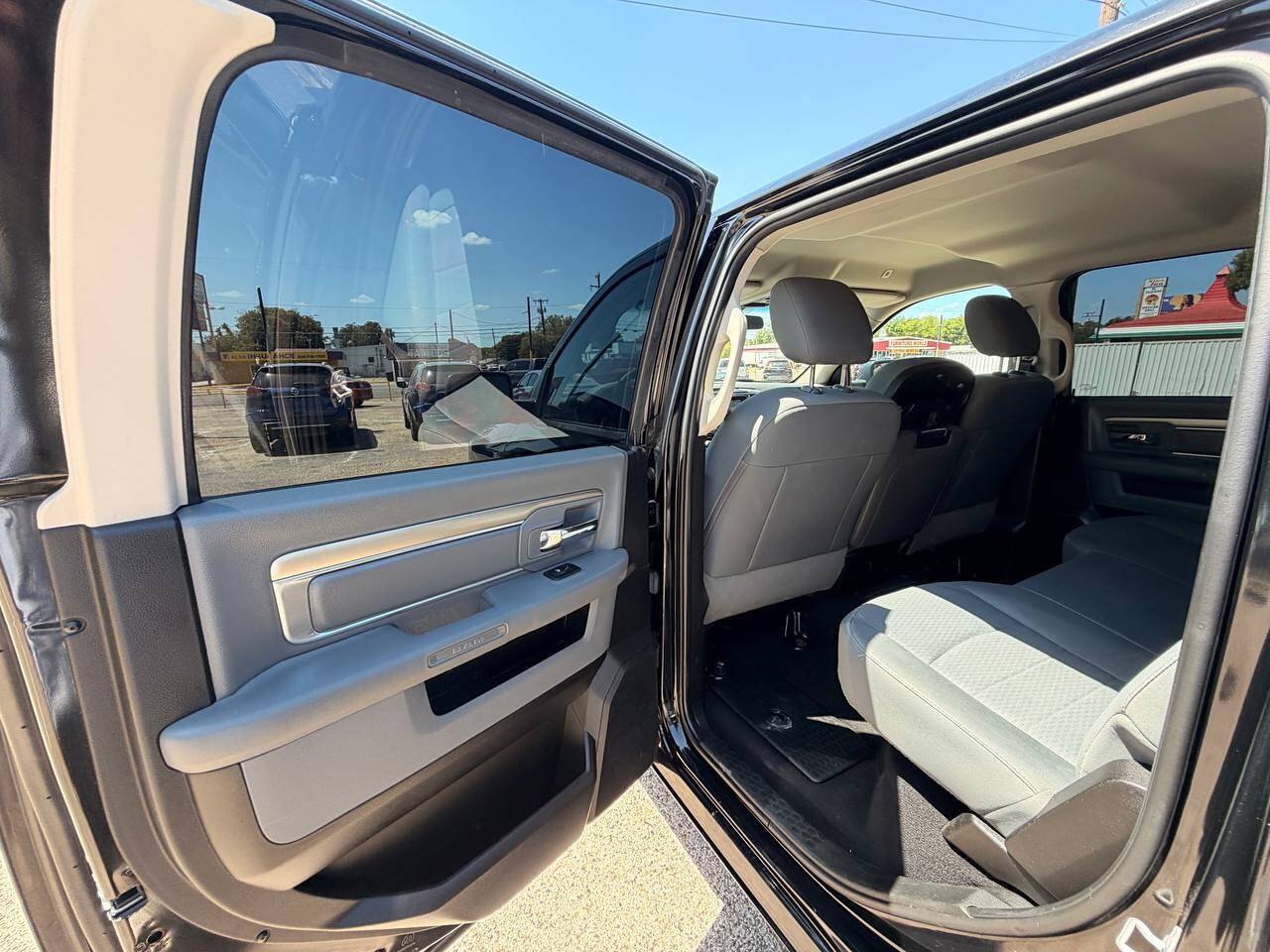 Used 2019 RAM 1500 Classic SLT RWD image 12