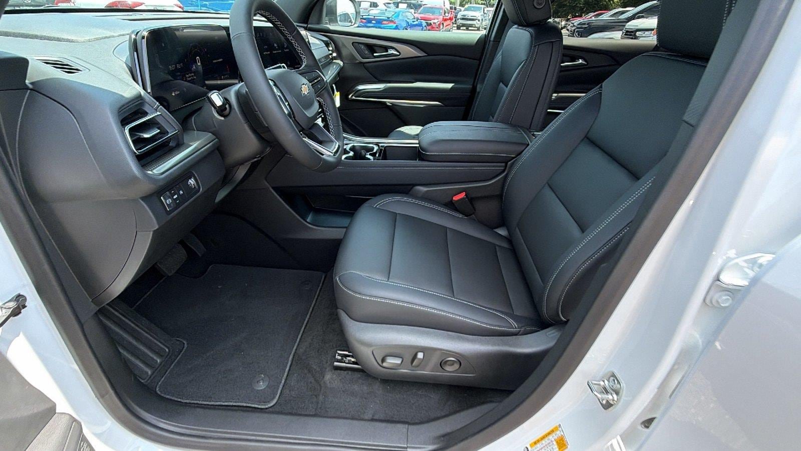 New 2026 Chevrolet Traverse LT w/ Driver Confidence Package FWD image 16