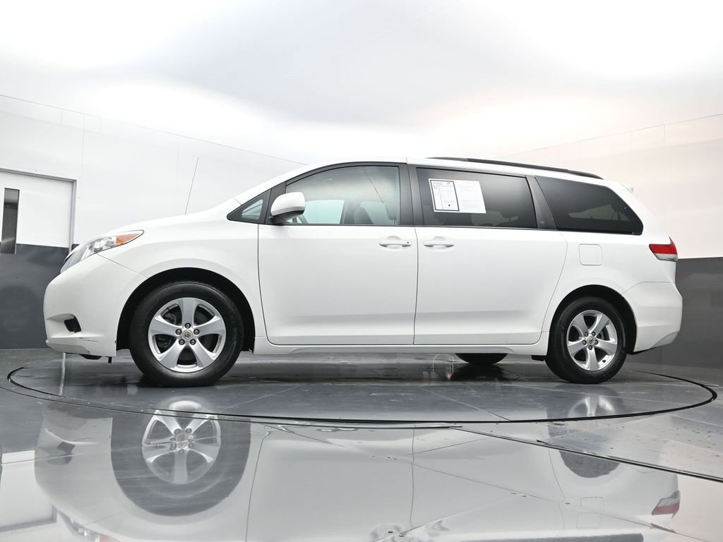 Used 2012 Toyota Sienna LE image 22