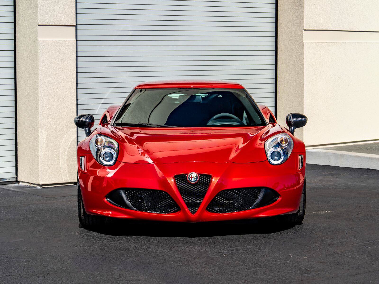 Used 2015 Alfa Romeo 4C Launch Edition w/ Convenience Group RWD image 2