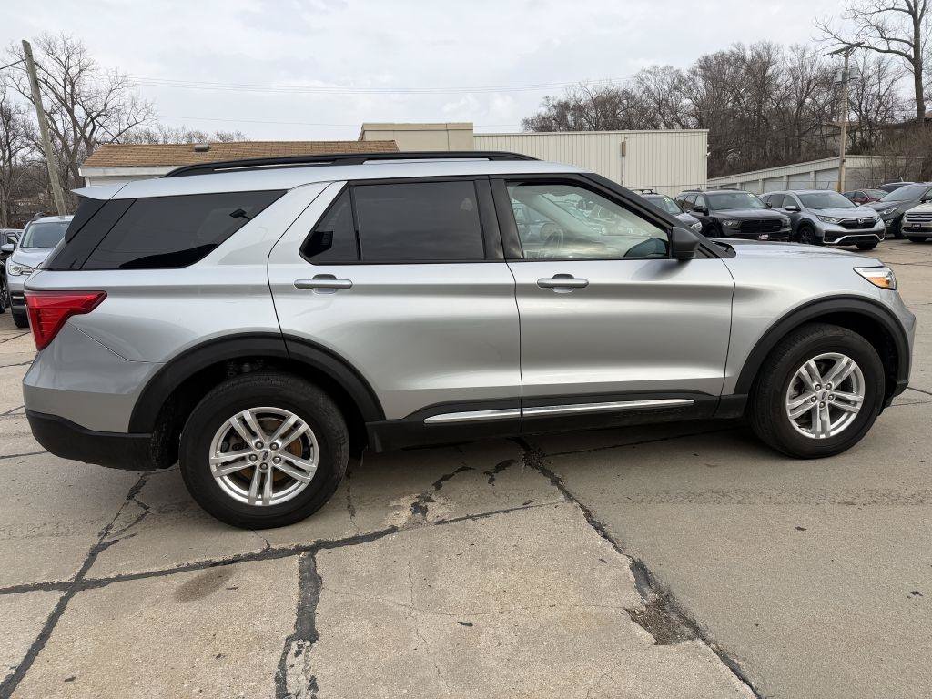 Used 2023 Ford Explorer XLT AWD/4WD image 7