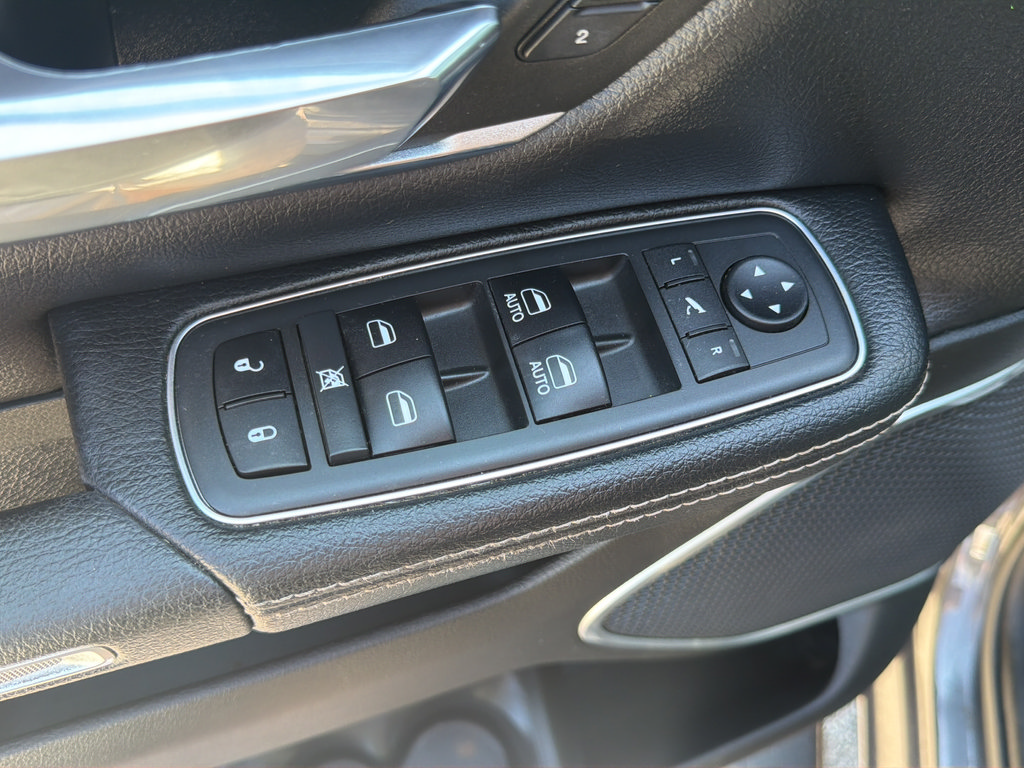 Used 2019 RAM 1500 Laramie w/ Sport Appearance Package AWD/4WD image 19