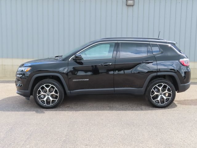 Used 2026 Jeep Compass Limited w/ Sun, Sound & Navigation Group AWD/4WD image 9