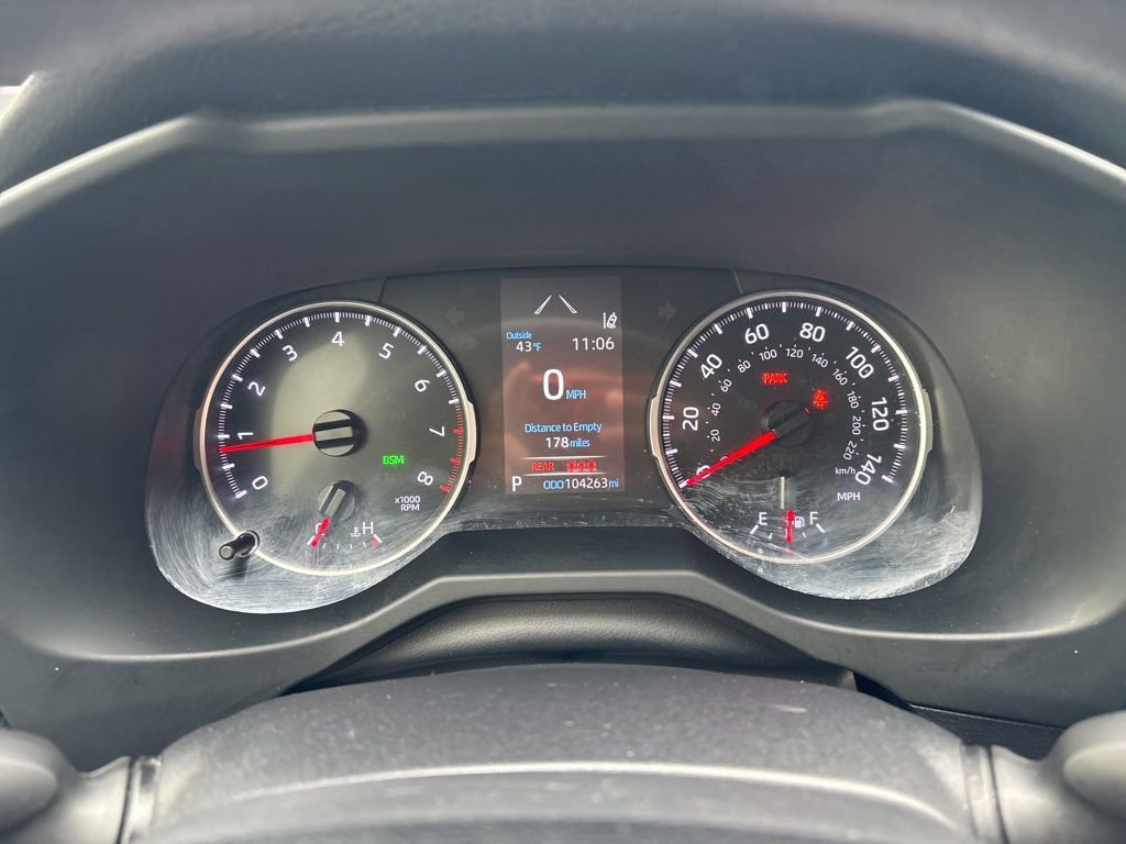 Used 2020 Toyota RAV4 LE image 16