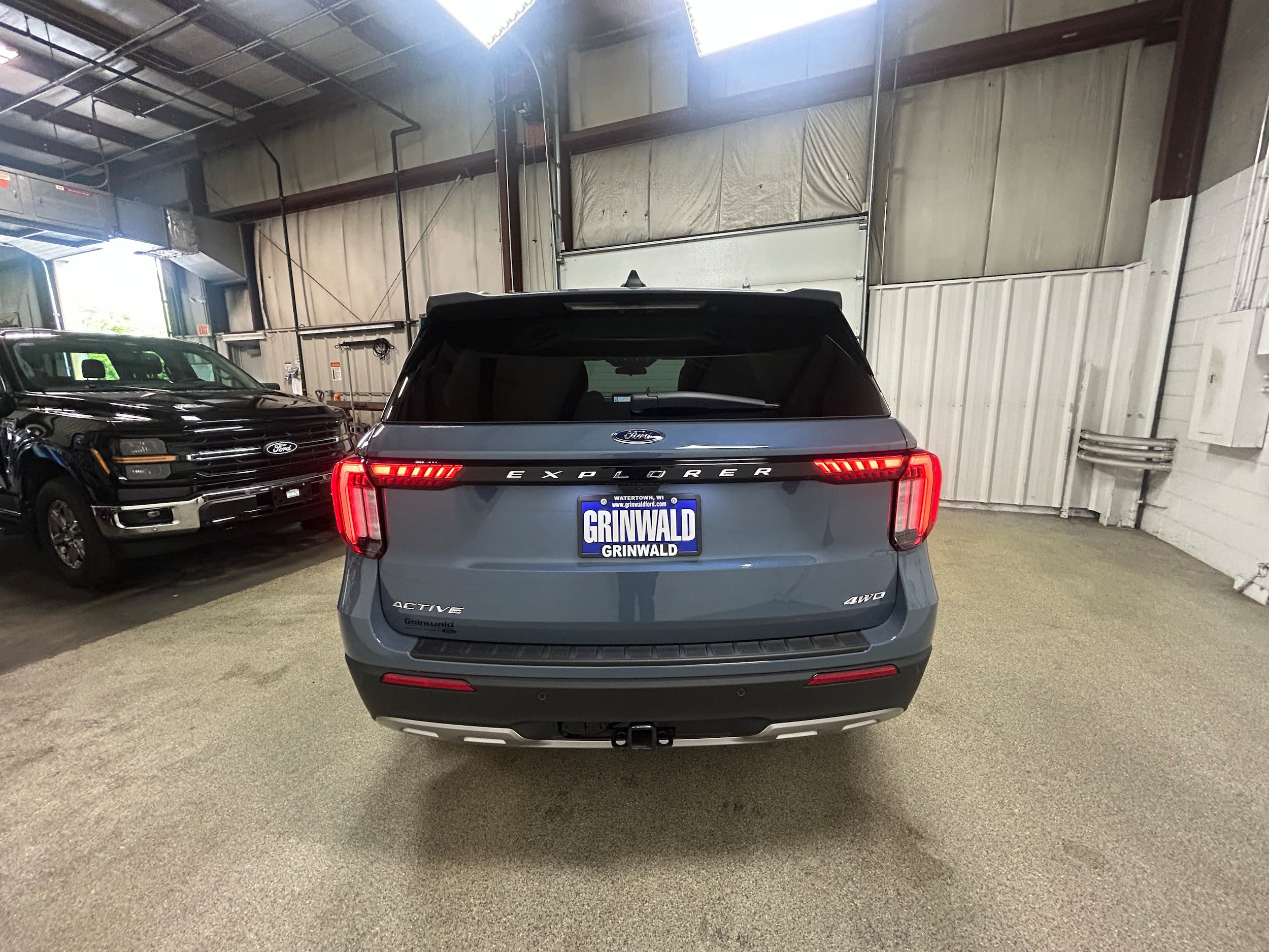 Used 2025 Ford Explorer Active w/ Active Comfort Package AWD/4WD image 27