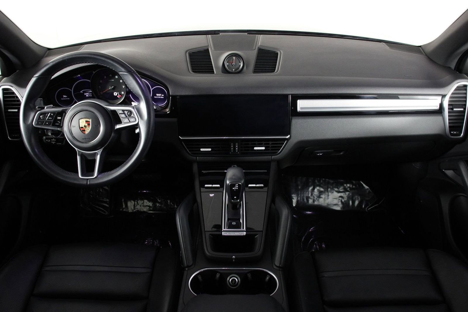 Certified 2023 Porsche Cayenne Platinum Edition image 11
