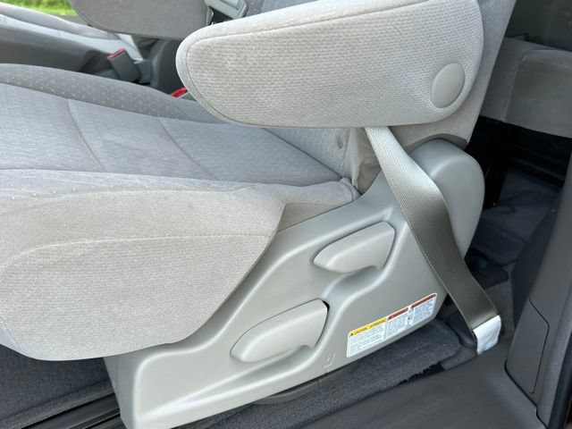 Used 2015 Toyota Sienna LE FWD image 37