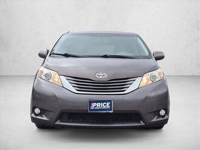 Used 2013 Toyota Sienna XLE FWD image 2