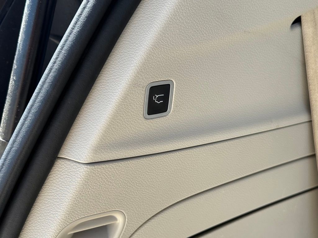 Used 2017 Chrysler Pacifica Limited image 28