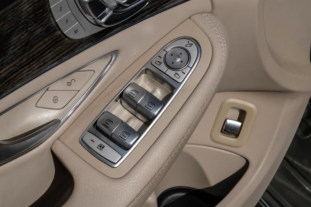 Used 2019 Mercedes-Benz C 300 Sedan image 40