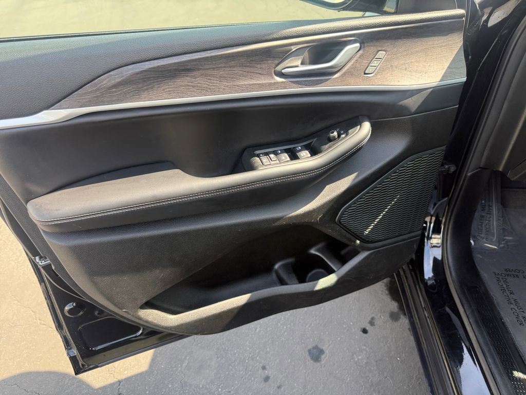 Used 2023 Jeep Grand Cherokee L Limited image 11