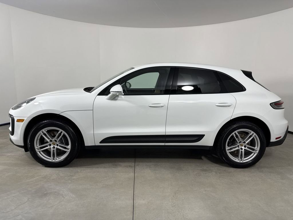 Certified 2025 Porsche Macan image 2