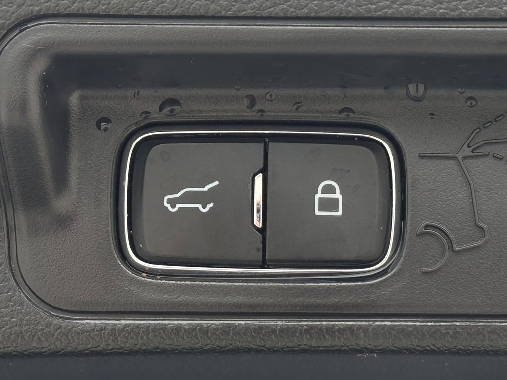 Used 2022 Ford Explorer XLT w/ Equipment Group 202A image 33