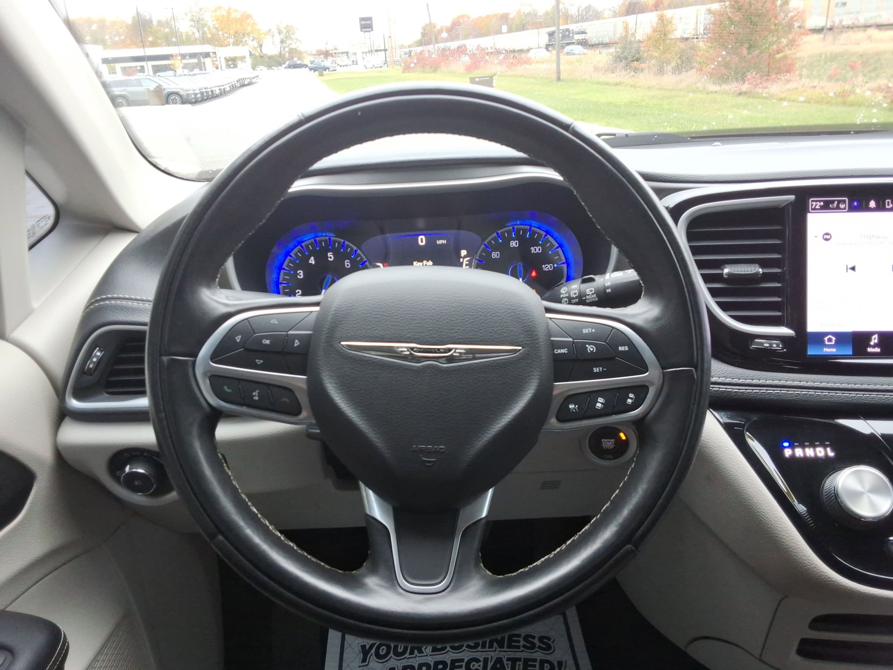 Used 2022 Chrysler Pacifica Touring-L image 14