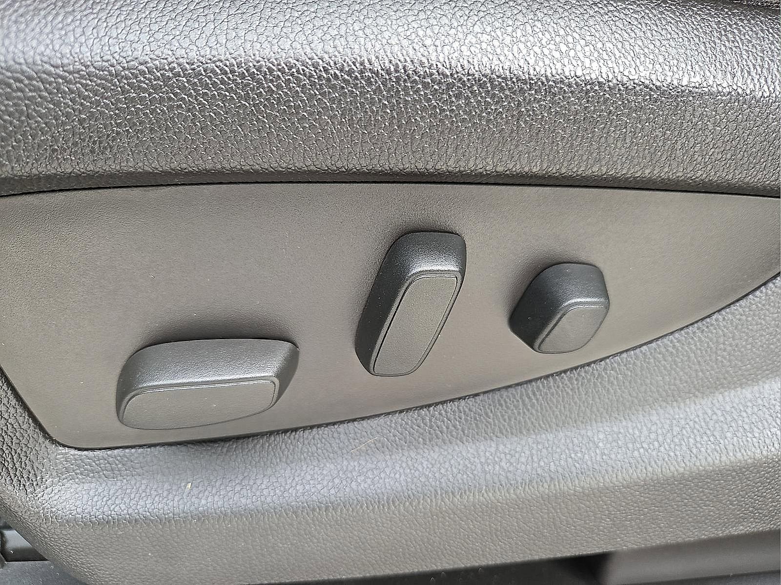 Used 2016 Chevrolet Silverado 1500 LT w/ LT Convenience Package image 15