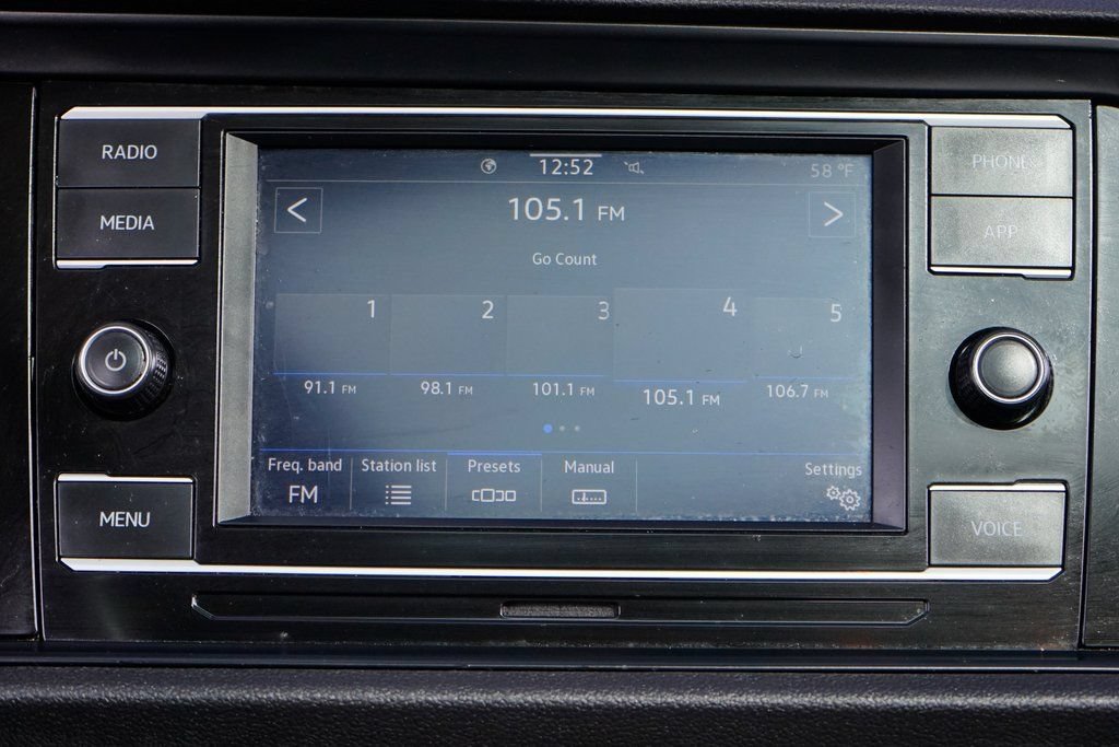 Used 2022 Volkswagen Jetta SE FWD image 28