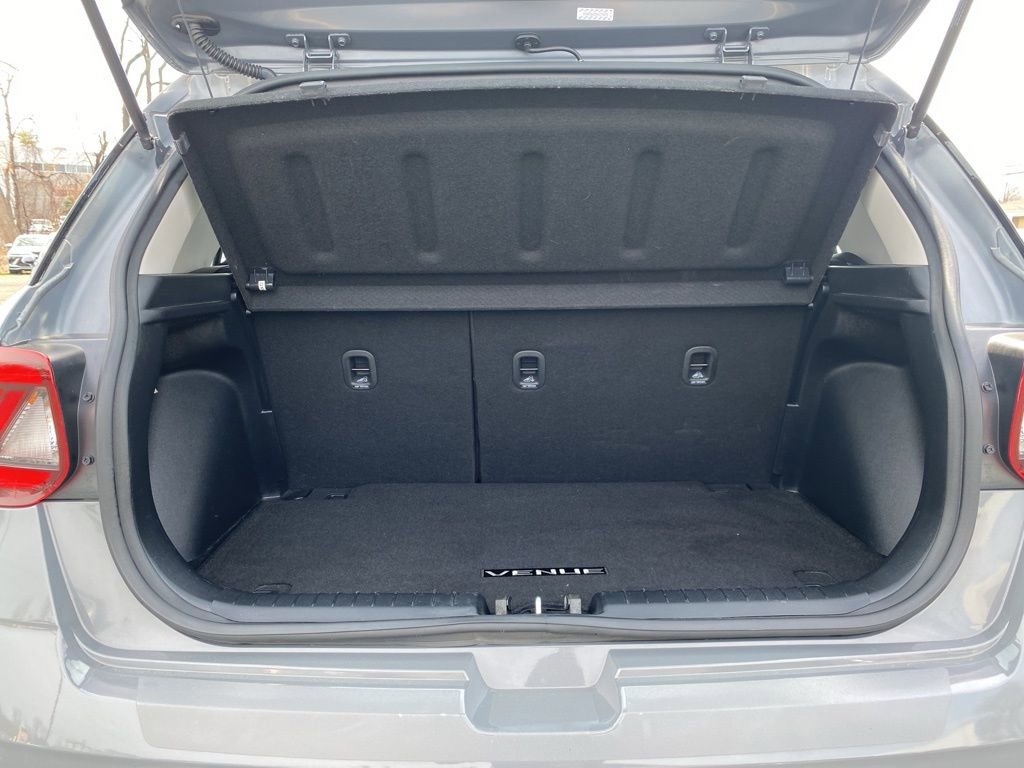 Certified 2022 Hyundai Venue SEL image 16