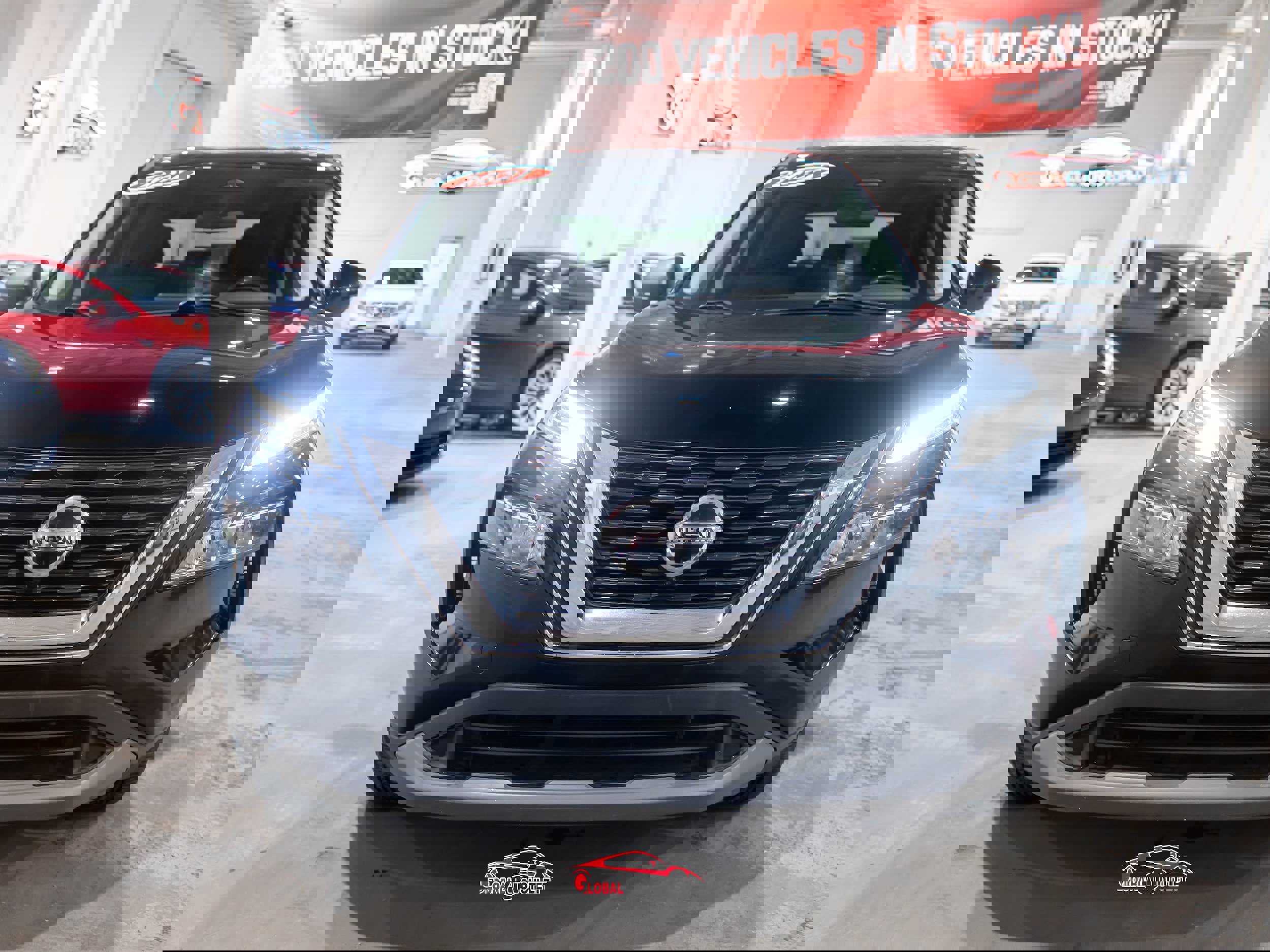 Used 2021 Nissan Rogue SV image 2