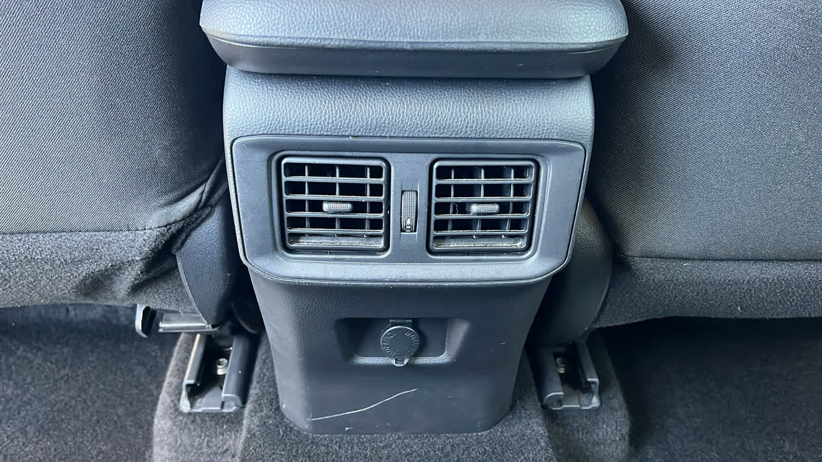 Used 2024 Toyota RAV4 LE AWD/4WD image 25