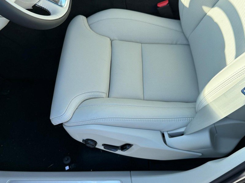 New 2026 Volvo XC60 T8 Ultra image 11
