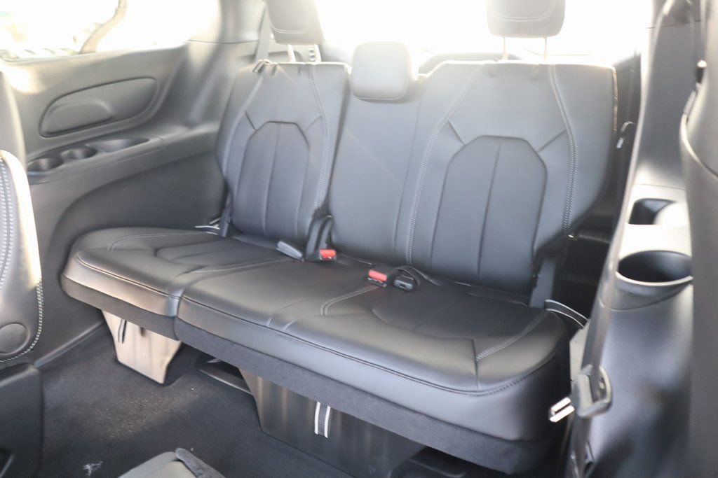 New 2026 Chrysler Pacifica Select image 13