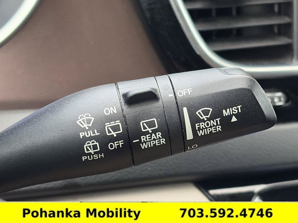 Used 2018 Chrysler Pacifica Touring-L FWD image 15