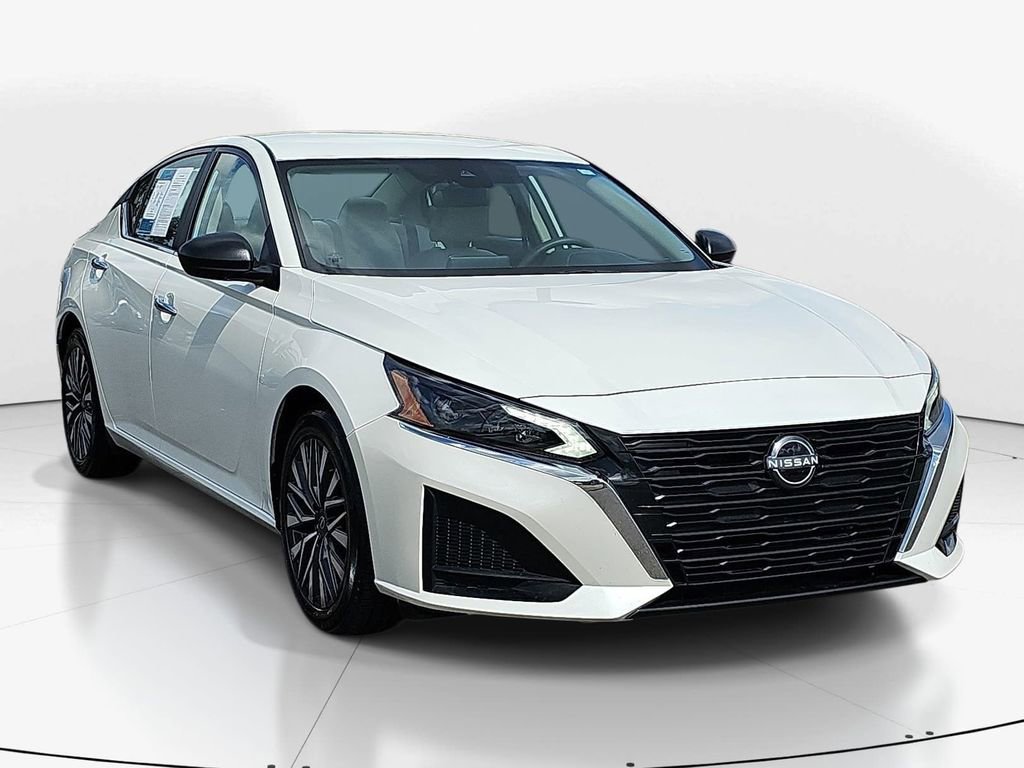 Used 2025 Nissan Altima 2.5 SV image 2