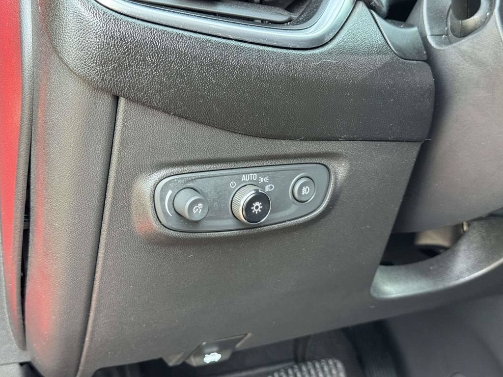 Used 2020 Chevrolet Equinox LT w/ Driver Convenience Package FWD image 11