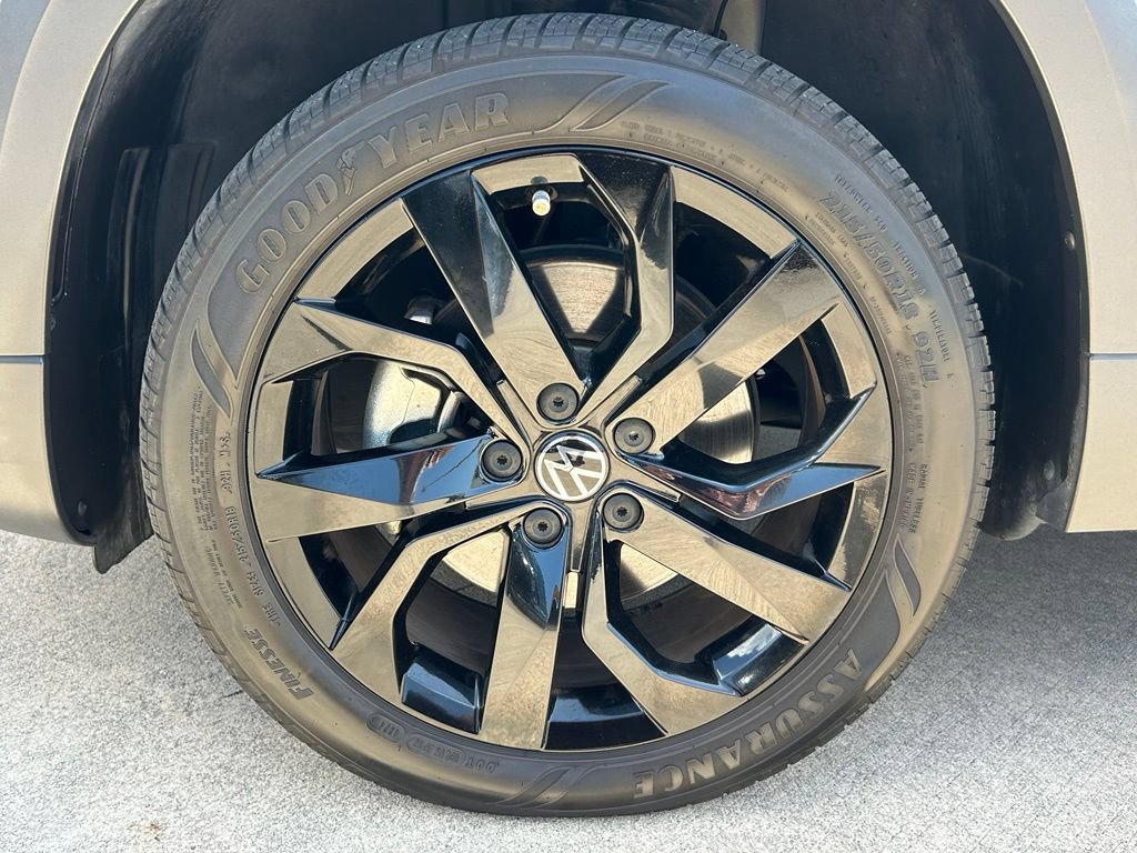 Certified 2023 Volkswagen Taos SE w/ Panoramic Sunroof Package FWD image 33