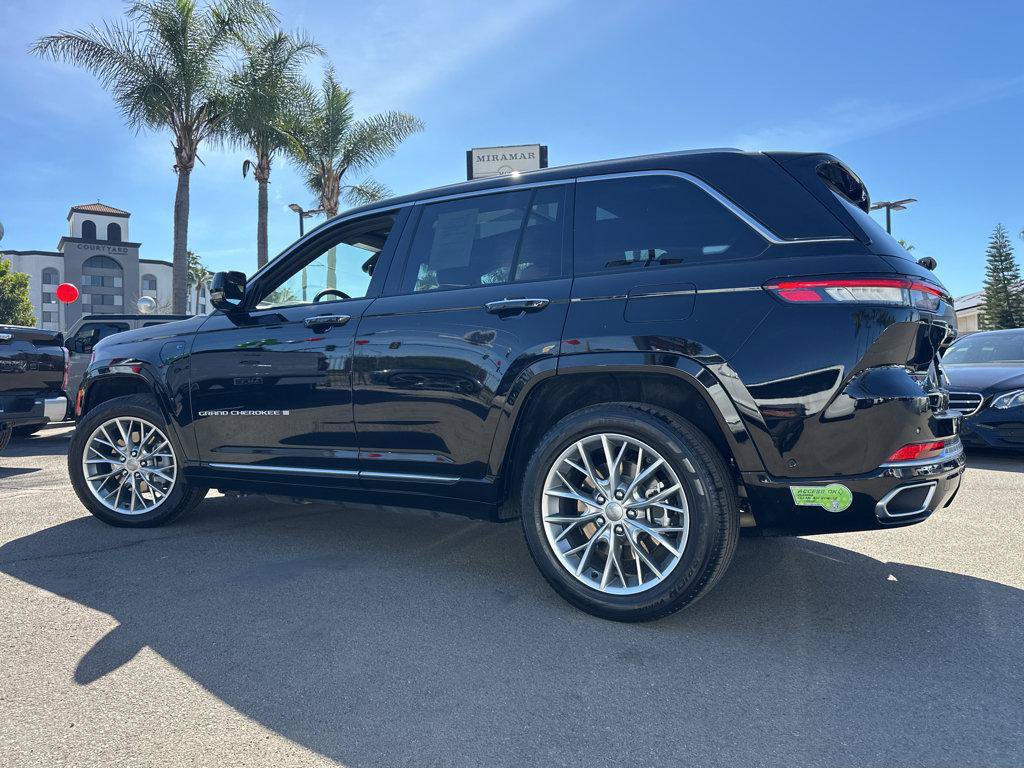 Used 2022 Jeep Grand Cherokee Summit w/ Advanced Protech Group IV AWD/4WD image 3