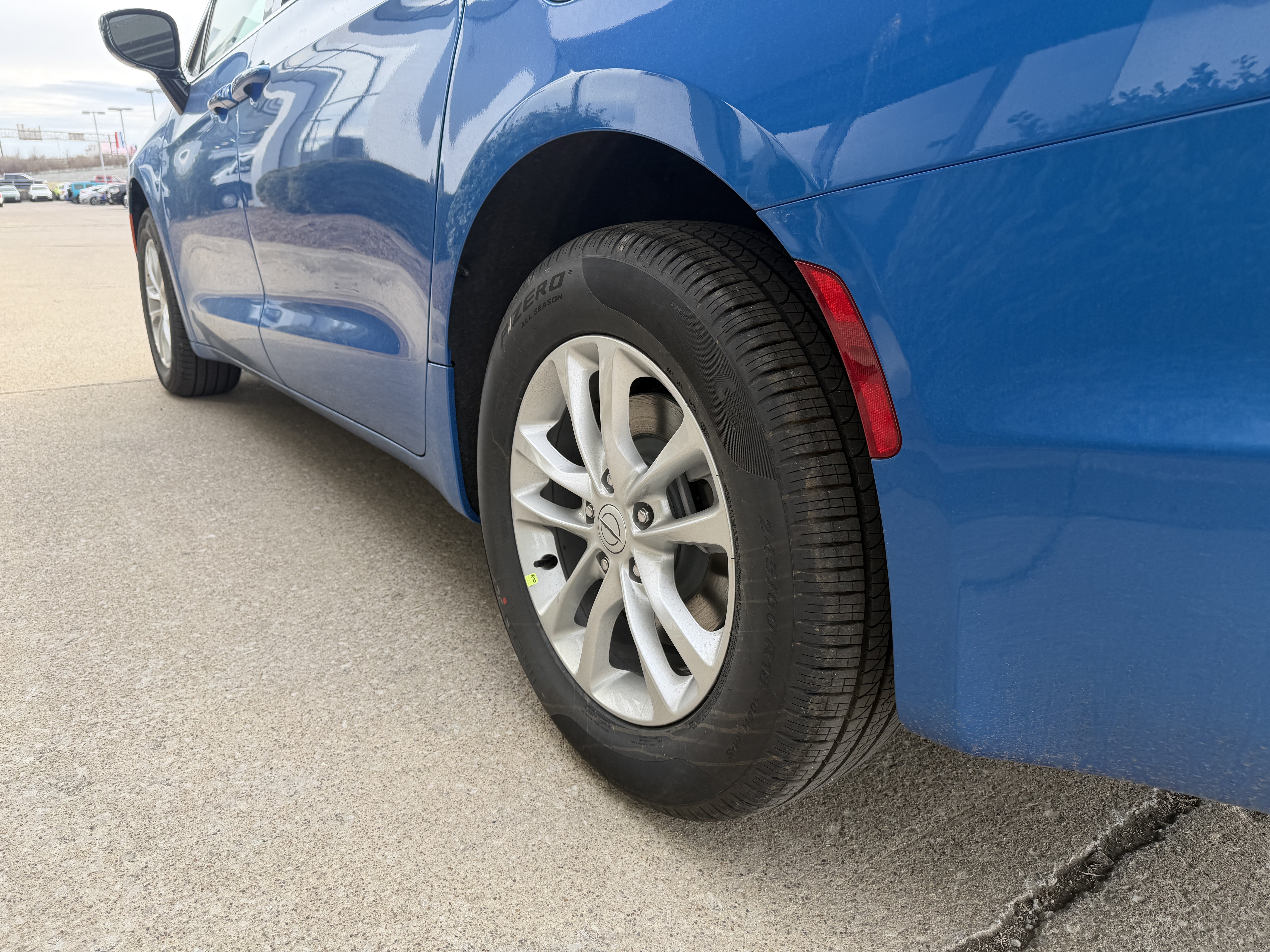 New 2026 Chrysler Pacifica Select AWD/4WD image 14