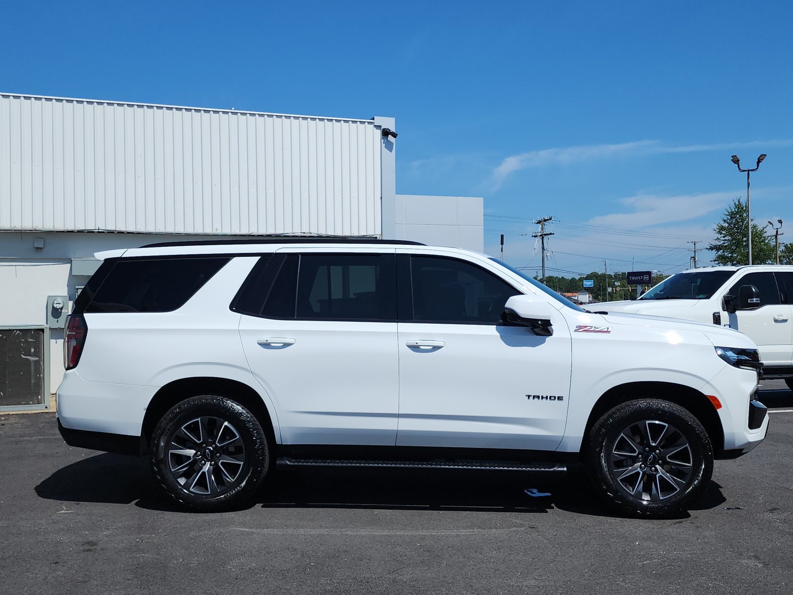 Used 2024 Chevrolet Tahoe Z71 w/ Luxury Package AWD/4WD image 6