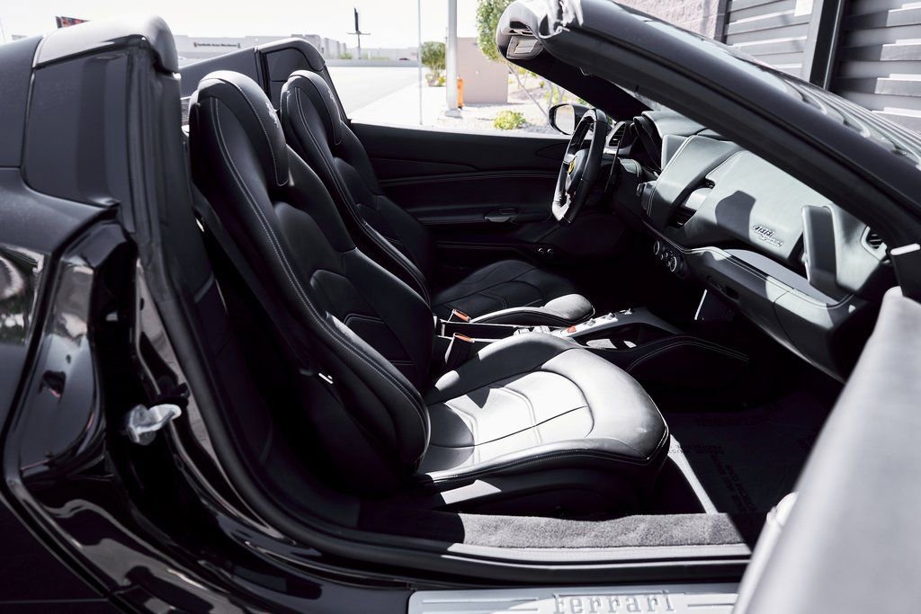 Used 2018 Ferrari 488 Spider image 31